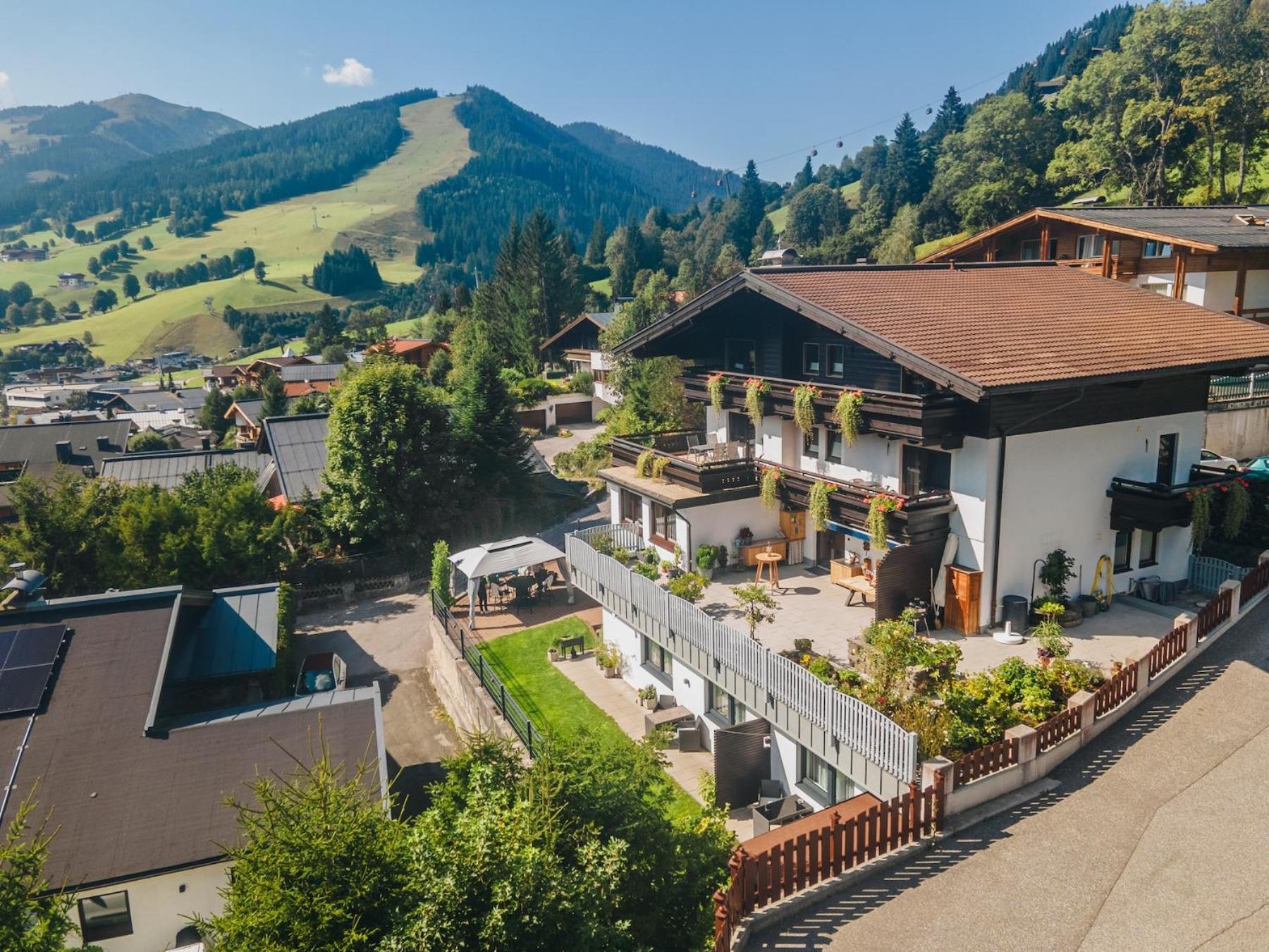 Pension Vier Jahreszeiten Saalbach-Hinterglemm Exterior photo